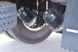 解放金铃&nbsp;载货车底盘                                                图片