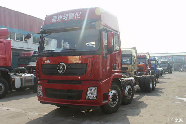 陕汽重卡 德龙X3000 350马力 8X2载货车底盘(SX1320XCB)