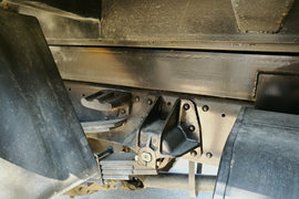 新鸿运&nbsp;自卸车底盘                                                图片