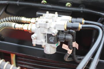 ���� ������D12�п� 190���� 4X2 9.85����ʽ�ػ�������ͼƬ