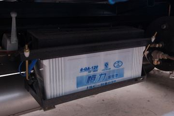 金杯领驰 103马力 4.3米单排栏板轻卡(宽体)底盘图片
