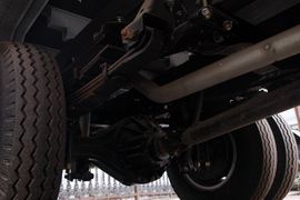 五十铃600P&nbsp;载货车底盘                                                图片