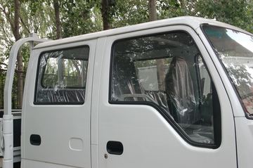 ���� ��ʮ��600P 130���� 3.2��˫�������ῨͼƬ