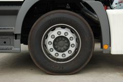 奔驰 Actros重卡 410马力 4X2 牵引车(型号1841)