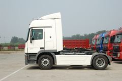 奔驰 Actros重卡 410马力 4X2 牵引车(型号1841)