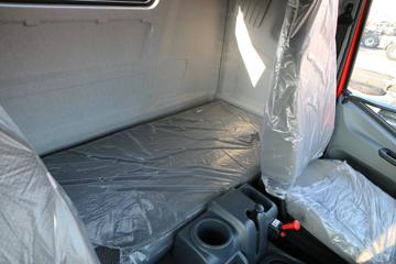 һ����� J6M�ؿ� 320���� 4X2ǣ����(CA4180P63K1A1E5)ͼƬ