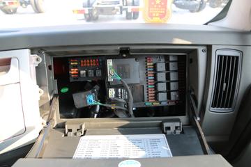 һ����� J6M�ؿ� 320���� 4X2ǣ����(CA4180P63K1A1E5)ͼƬ