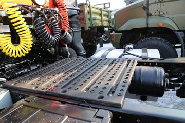 һ����� J6M�ؿ� 320���� 4X2ǣ����(CA4180P63K1A1E5)ͼƬ