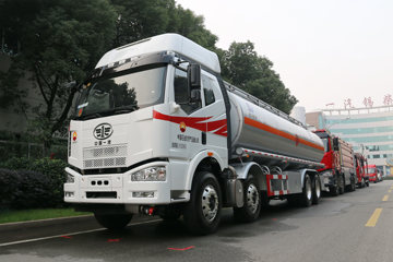 一汽解放底盘&nbsp;油罐车外观图片