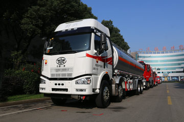 一汽解放 J6M重卡 280马力 8X4运油车(陆平机器牌)(LPC5320GYYC5)
