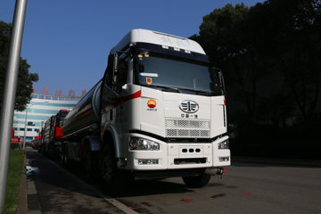 一汽解放底盘&nbsp;油罐车外观图片