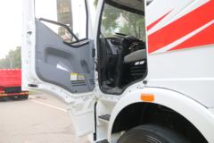 一汽解放 J6M重卡 280马力 8X4运油车(陆平机器牌)(LPC5320GYYC5)