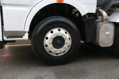 一汽解放 J6M重卡 280马力 8X4运油车(陆平机器牌)(LPC5320GYYC5)
