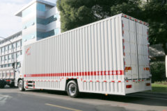 青岛解放 途V重卡 290马力 4X2 9.65米厢式载货车(CA5180XXYP2K2L7E5A80)