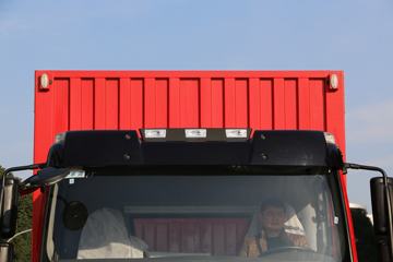 һ������ ��½�п� 220���� 4X2 9.6����ʽ�ػ���ͼƬ