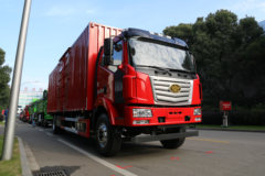 一汽柳特 金陆中卡 220马力 4X2 9.6米厢式载货车(LZT5180XXYPK2E5L10A95)