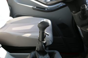 һ������ ��½�п� 220���� 4X2 9.6����ʽ�ػ���ͼƬ