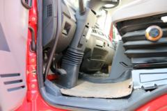 一汽柳特 金陆中卡 220马力 4X2 9.6米厢式载货车(LZT5180XXYPK2E5L10A95)