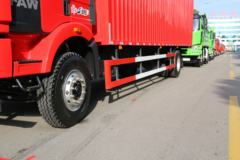 一汽柳特 金陆中卡 220马力 4X2 9.6米厢式载货车(LZT5180XXYPK2E5L10A95)