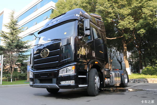 一汽解放 新J6P重卡 460马力 4X2自动挡牵引车(AMT手自一体)(CA4180P66K24E5)