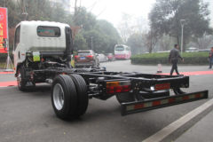 大运 奥普力 102马力 4X2 4.18米单排栏板轻卡底盘(CGC1041HDB33E)