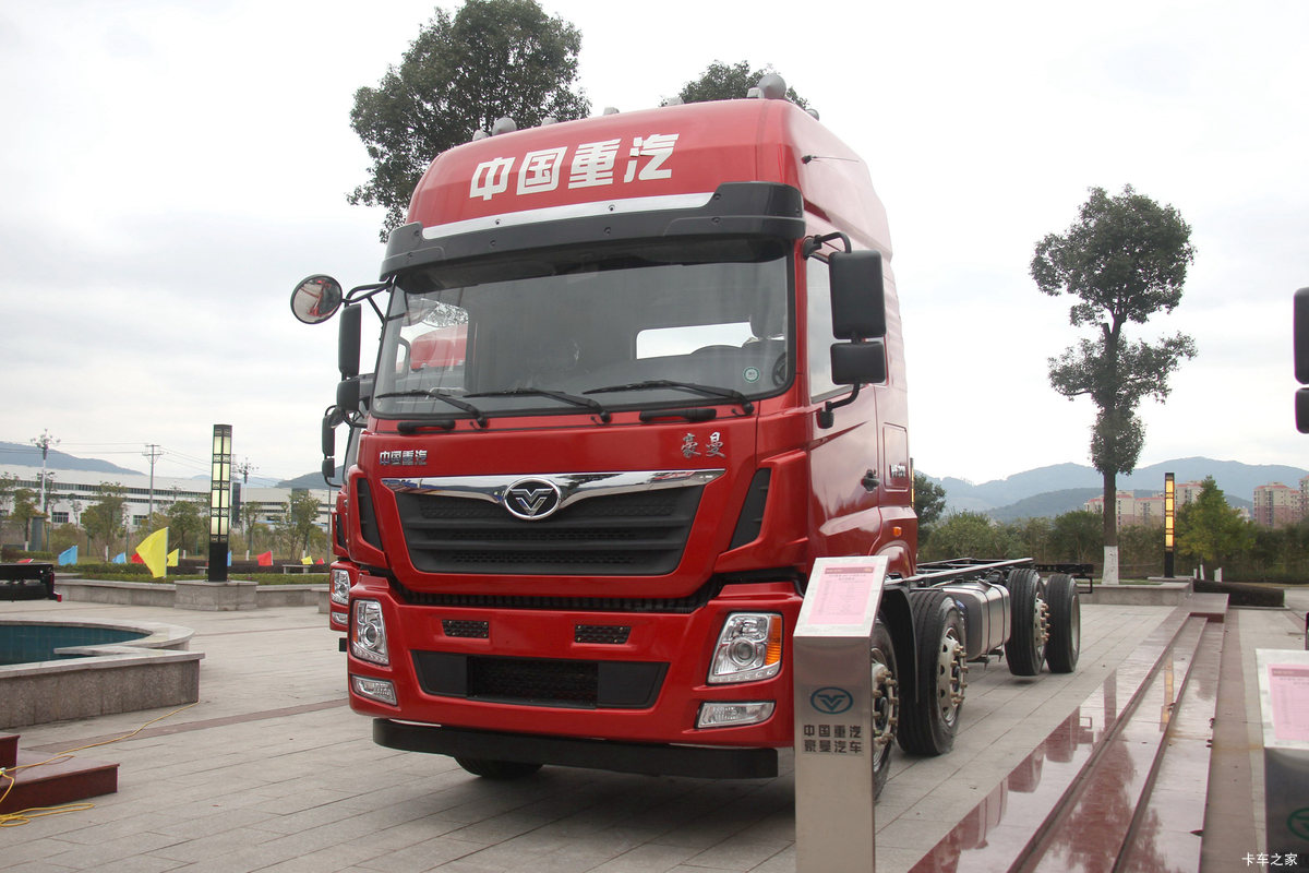 中国重汽 豪曼H5重卡 340马力 8X4 9.6米栏板载货车