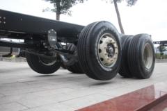 中国重汽 豪曼H5重卡 310马力 8X2载货车底盘(ZZ1318M46M1E1B)