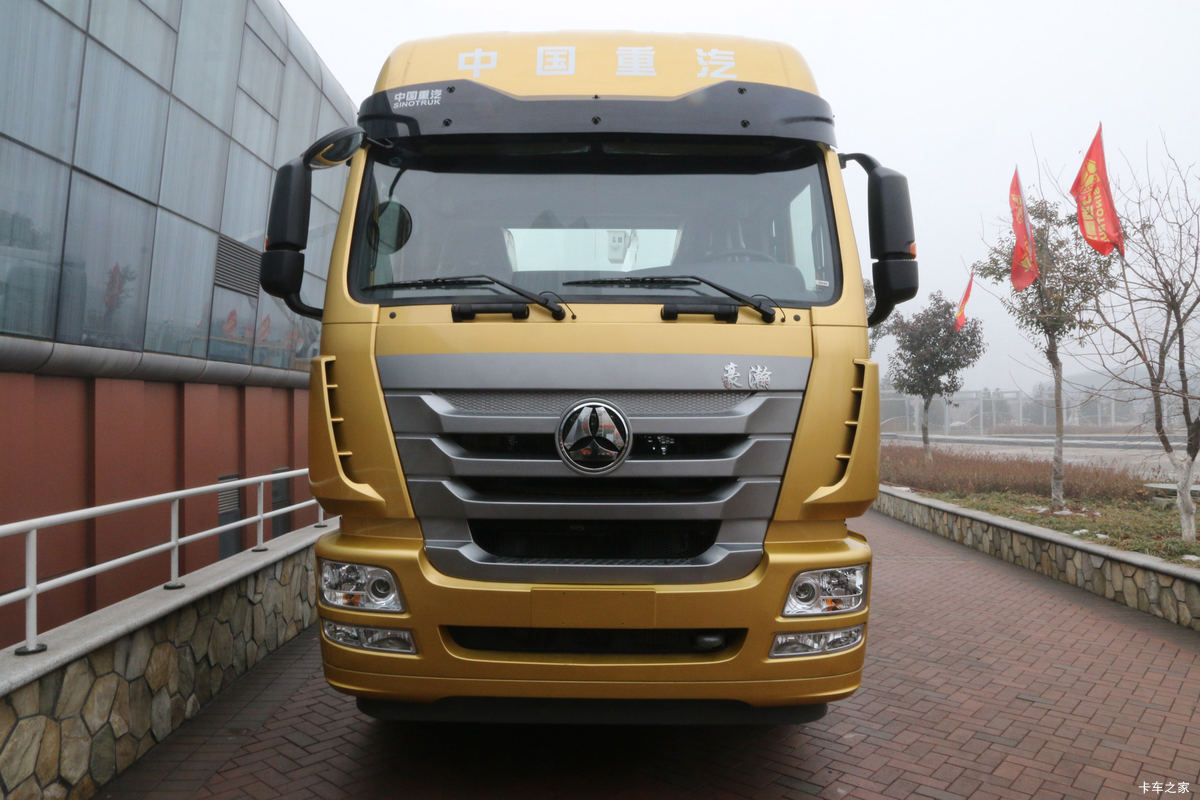 中国重汽 豪瀚J7G重卡 360马力 6X2牵引车