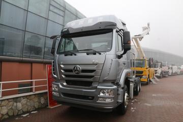 中国重汽 豪瀚J7G重卡 430马力 6X4 LNG危化品牵引车(ZZ4255N3847E1LW)
