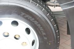 中国重汽 HOWO T5G重卡 340马力 4X2 中置轴载货车(ZZ5177XXYM601GE1)