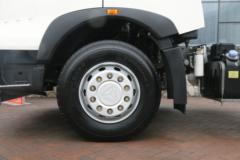 中国重汽 HOWO T5G重卡 340马力 4X2 中置轴载货车(ZZ5177XXYM601GE1)