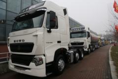 中国重汽 HOWO T7H重卡 440马力 6X2牵引车(中桥提升)(ZZ4257V26FHE1B)