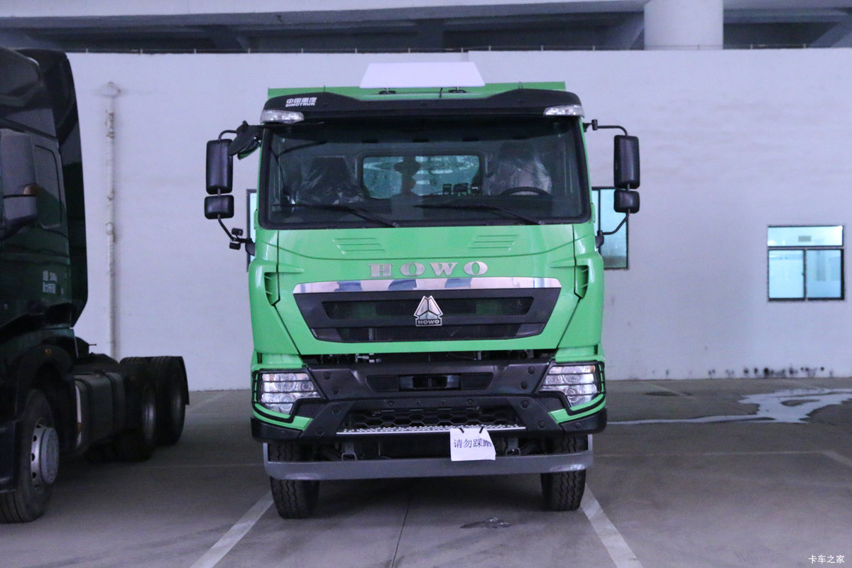 中国重汽 HOWO T6G重卡 380马力 6X4 5.4米自卸车