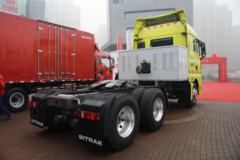 中国重汽 汕德卡SITRAK C7H重卡 430马力 6X4 LNG牵引车(ZZ4256V324HE1LB)