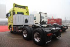 中国重汽 汕德卡SITRAK C7H重卡 430马力 6X4 LNG牵引车(ZZ4256V324HE1LB)