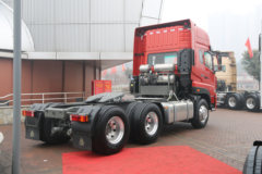 中国重汽 斯太尔D7B重卡 380马力 6X4牵引车(ZZ4253N3241E1BN)
