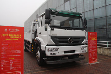 重汽斯太尔底盘&nbsp;随车吊外观图片