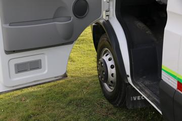 Power Daily&nbsp;电动封闭厢货驾驶室图片