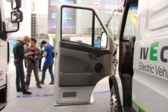 南京依维柯 宝迪 经典版 V42 4.5T 82马力 5.99米纯电动封闭厢式货车82kWh