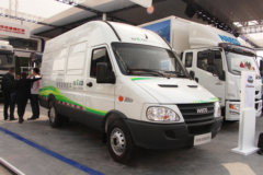 南京依维柯 宝迪 经典版 V42 4.5T 82马力 5.99米纯电动封闭厢式货车82kWh