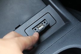 T3&nbsp;电动封闭厢货驾驶室图片