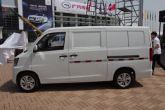 一汽佳宝 V80 电动 4.41米封闭厢式货车