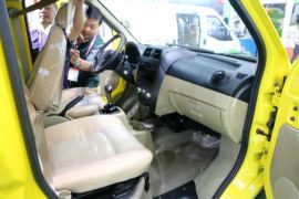 威途Z35&nbsp;电动封闭厢货驾驶室图片