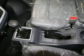 五洲龙&nbsp;电动封闭厢货驾驶室图片