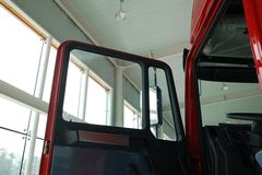 陕汽 德龙F2000重卡 290马力 4X2 牵引车(高顶双卧铺)(SX4185NM351)