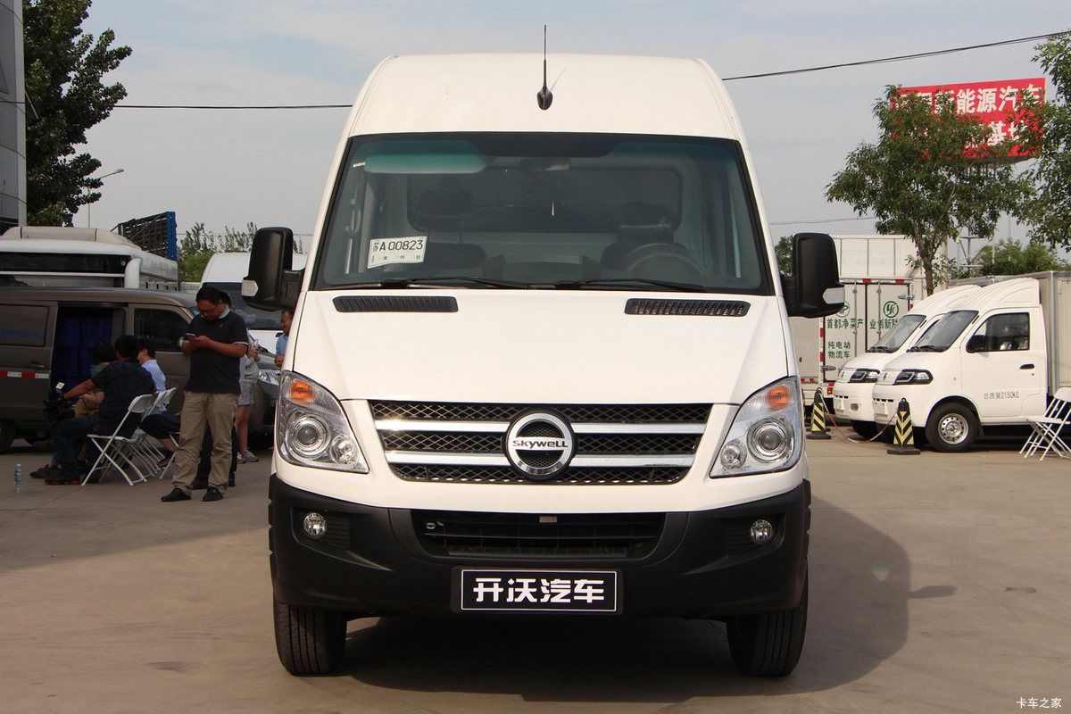 南京金龙 开沃D11 4.5T 5.96米中顶纯电动封闭厢式运输车(续航335km)82.25kWh