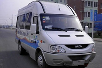 南京依维柯 得意 A37 61马力 5.99米纯电动封闭厢式货车
