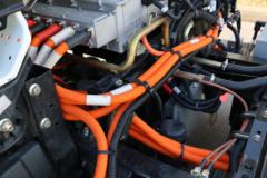 解放 J6F 4.5T 3.66米单排纯电动厢式轻卡底盘(CA5042XXYP40LEVA84-3)