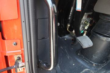 ���� ������D9 160���� 4X2 6.8����ʽ�ػ�������ͼƬ