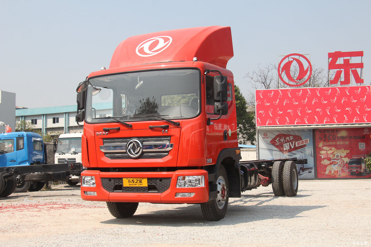 东风 多利卡D9 195马力 4X2 6.8米厢式载货车(国六)